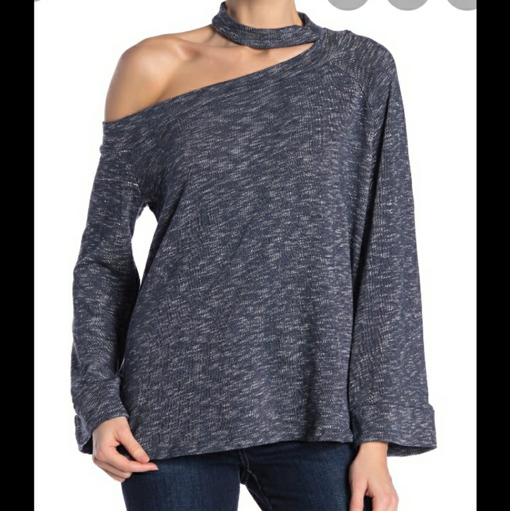 🌹Mock Neck Cutout Flare Long Sleeves Top Size S